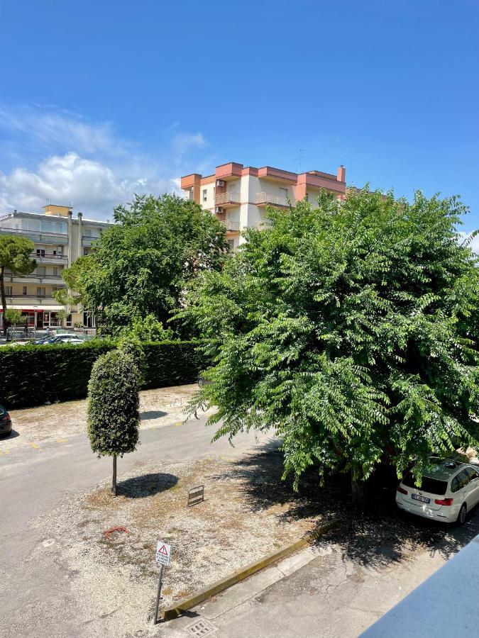 Condominio Centrale 104 Lignano Sabbiadoro Luaran gambar
